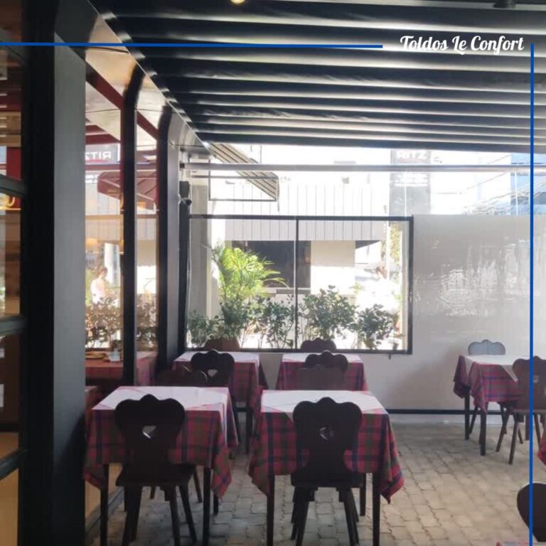 pergolado-retratil-e-cortina-vertical-com-guia-lateral-restaurante-windhuk-em-moema-sao-paulo